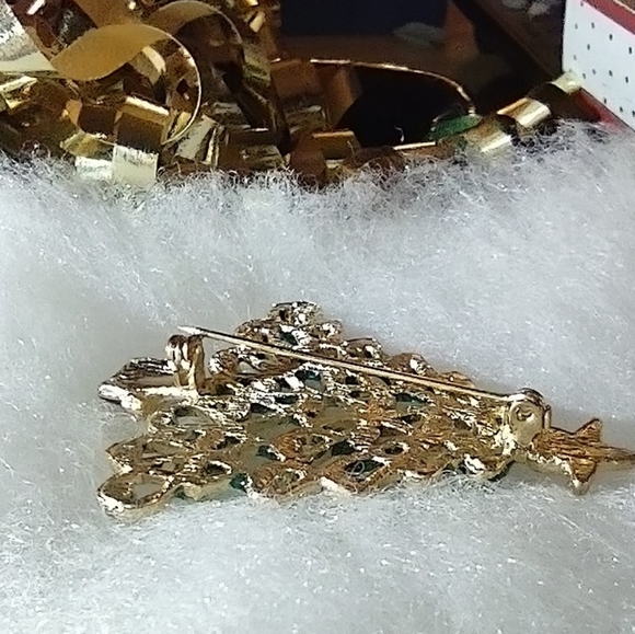 Green Enamel Christmas Tree Pin - Picture 5 of 11